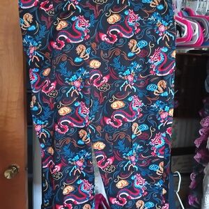 Vibrant Dragon Print Capris